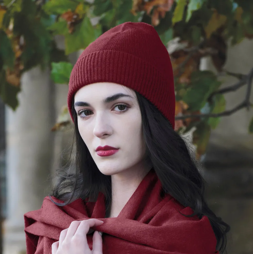 bonnet_cachemire__bordeau_2.webp Bonnet cachemire - Bordeaux*CXLbyChristianLacroix Fashion