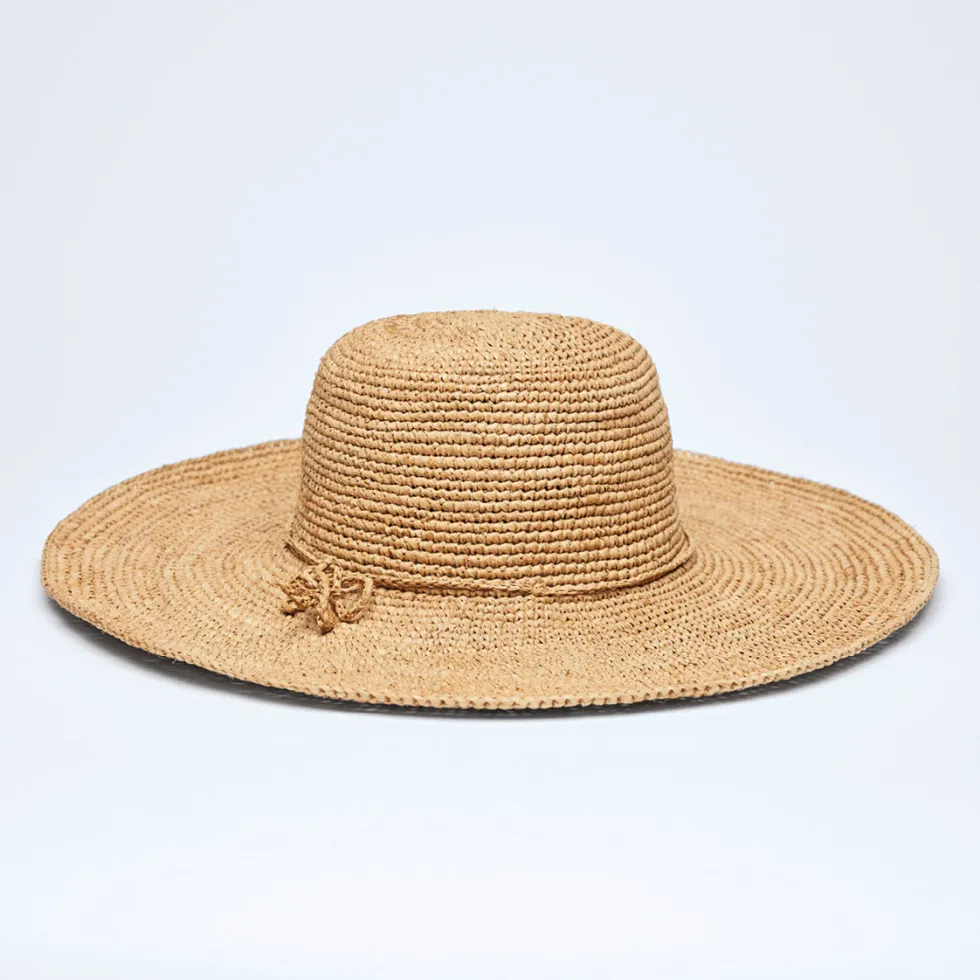 chapeau_solena_en_raphia__0.webp Chapeau Solena en raphia confectionné à la main - thé foncé*CXLbyChristianLacroix Discount