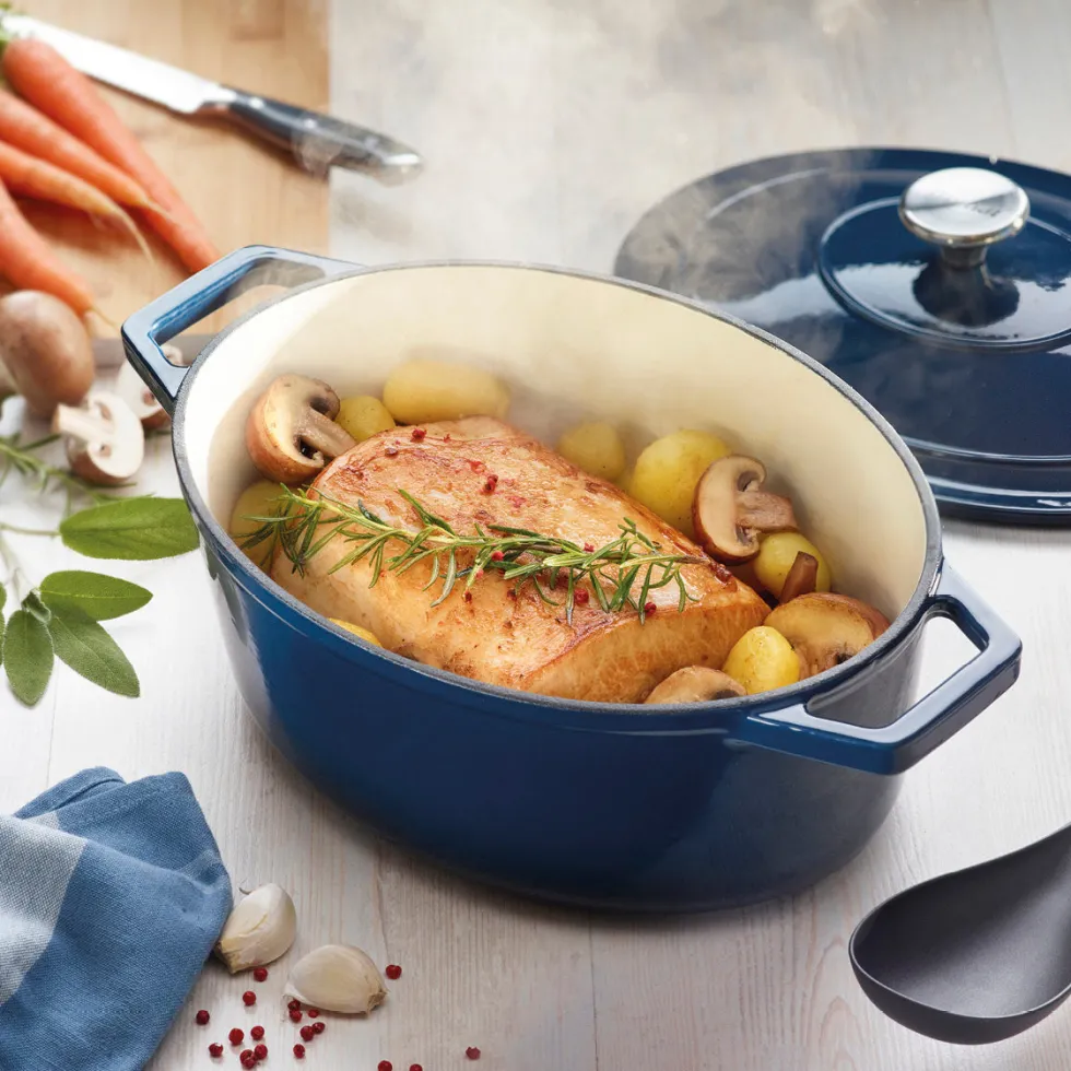 cocotte_ronde_en_fonte_da_3-1.webp Cocotte ronde en fonte d'acier bleu 28 cm*Brandt Discount