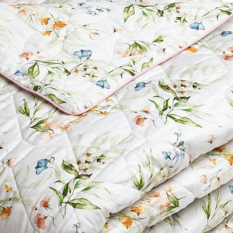 couvrelit_ultra_doux__des_1-5.webp Couvre-lit ultra doux - dessin : Jardin de Fleurs blanc*Rodier Online