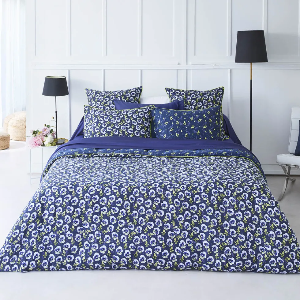 drap_plat_satin_de_coton__1-83.webp Drap plat satin de coton - Pansy small Bleu foncé*Cacharel Discount