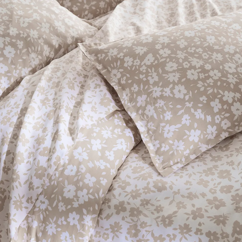 drap_plat_satin_de_coton__1-97.webp Drap plat satin de coton - Les Yeux de Suzanne Blanc/taupe*Ines by Ines de la Fressange Hot