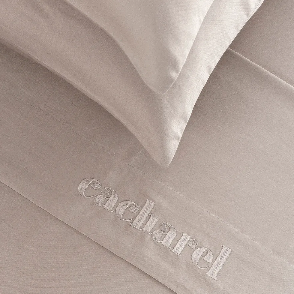 ensemble_de_draps__drapho_2-29.webp Ensemble de draps : drap-housse, drap plat, taie(s) d'oreiller en satin de coton - Uni Taupe*Cacharel New