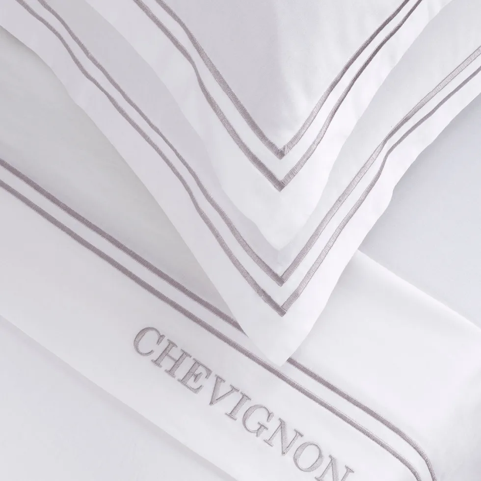ensemble_de_draps_satin_d_3-6.webp Ensemble de draps satin de coton - Saint-Tropez Gris / Blanc*Chevignon Clearance