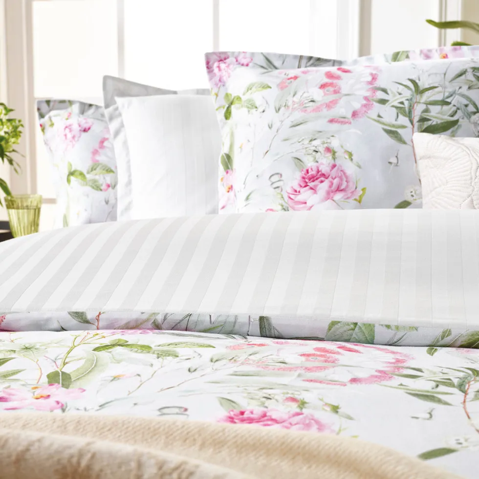 housse_de_couette___taies_2.webp Housse de couette + 2 taies satin de coton - Jardin de Roses Vert Thym*Cacharel Online