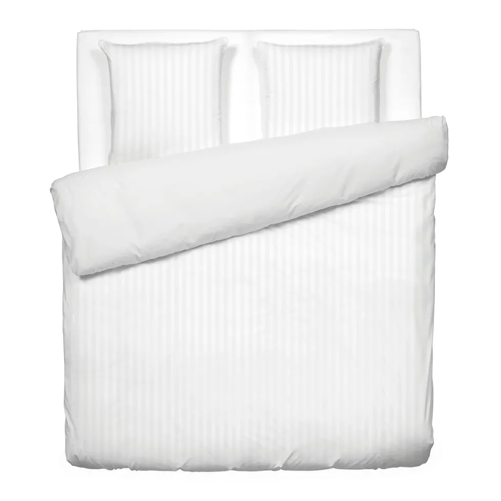 housse_de_couette__taies__1-199.webp Housse de couette + taie(s) d'oreiller satin de coton - rayure tissé Jacquard - Blanc*Chevignon Best