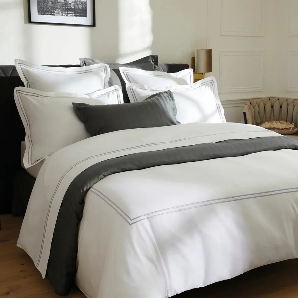housse_de_couette__taies__2-105.webp Housse de couette + taie(s( d'oreiller satin de coton - Nice Gris / Blanc*Rodier New