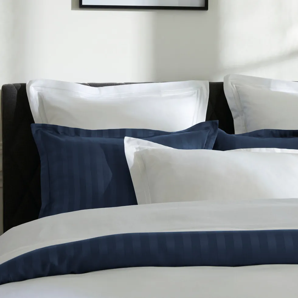 housse_de_couette__taies__2-111.webp Housse de couette + taie(s) d'oreiller satin de coton - Saint-Tropez Blanc / Blanc*Chevignon Discount