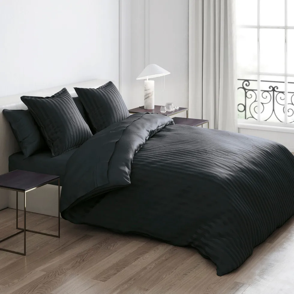 housse_de_couette__taies__2-152.webp Housse de couette + taie(s) d'oreiller satin de coton - rayure tissé jacquard Noir*Cacharel Sale