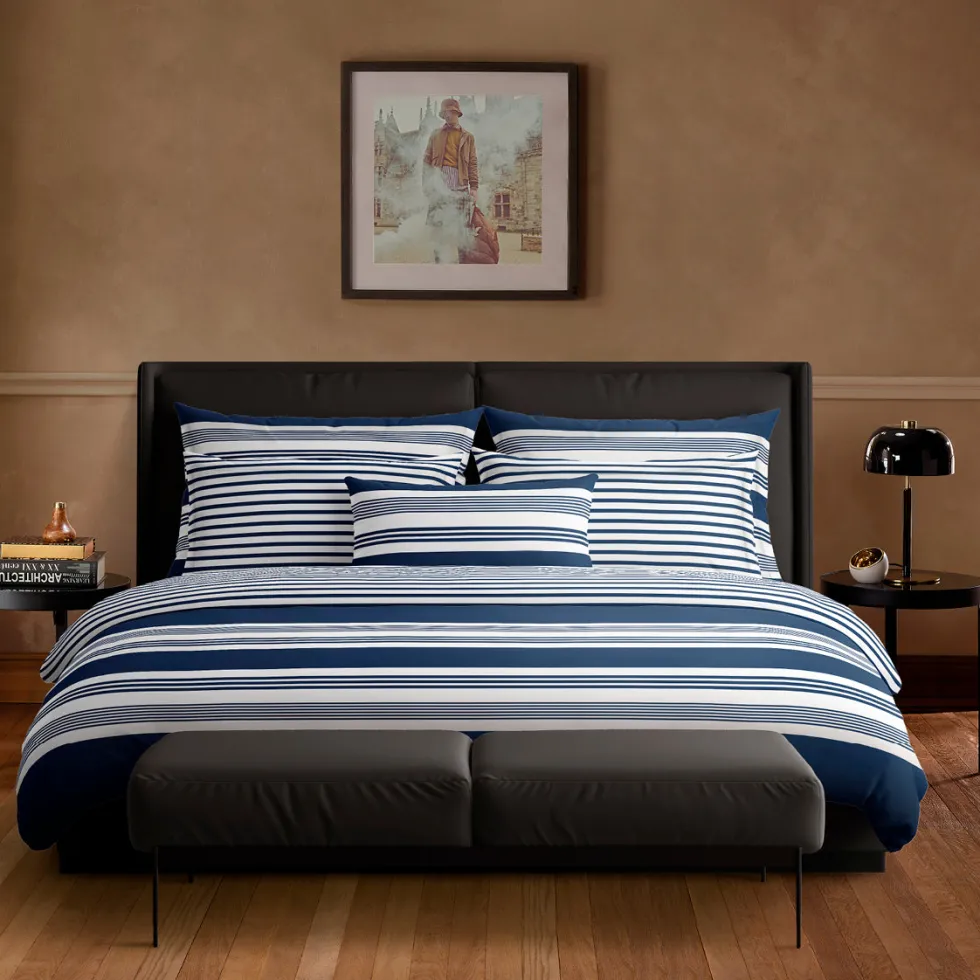 housse_de_couette__taies__2-44.webp Housse de couette + taie(s) d'oreiller satin de coton - Sylvestre Bleu*Chevignon Best