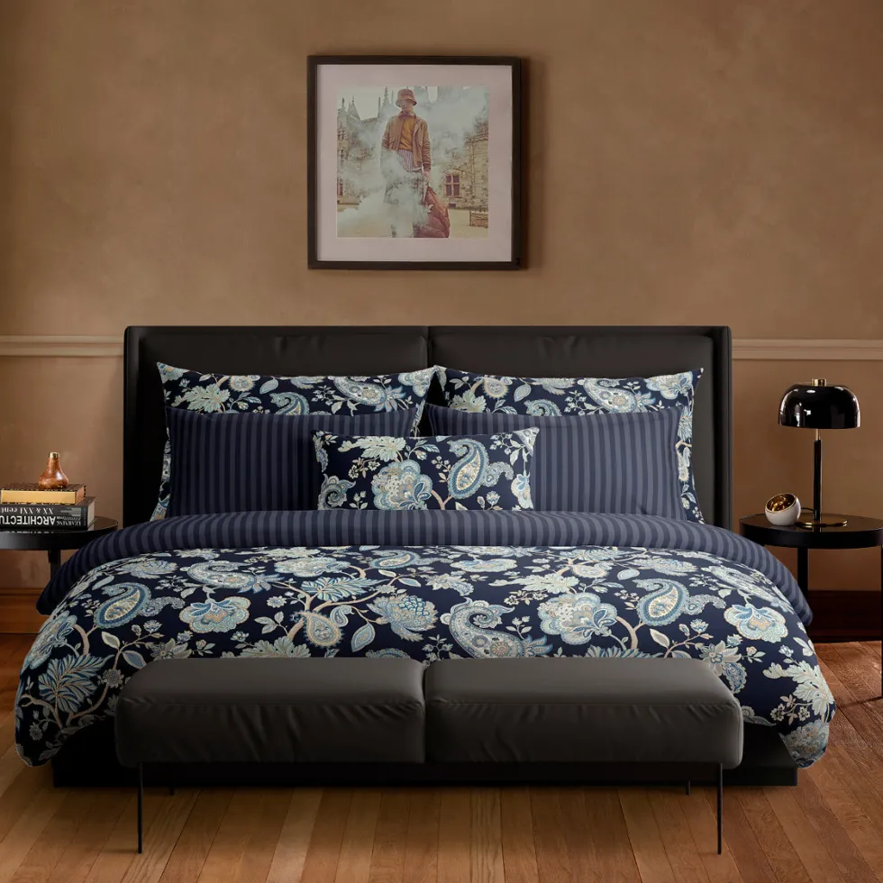 housse_de_couette__taies__2-45.webp Housse de couette + taie(s) d'oreiller satin de coton - Nuit indienne Bleu foncé*Chevignon Hot