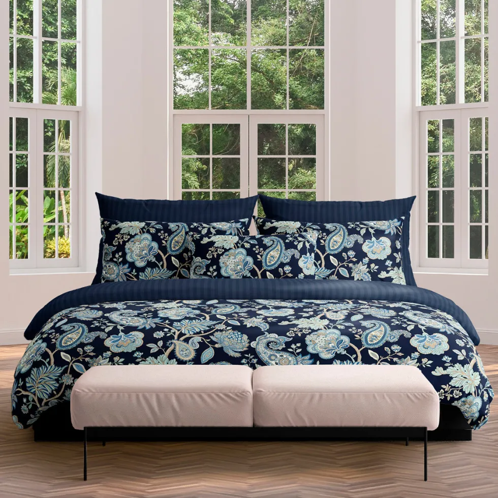 housse_de_couette__taies__2-78.webp Housse de couette + taie(s) d'oreiller satin de coton - Kashmir Bleu foncé*Maison Héritage Discount