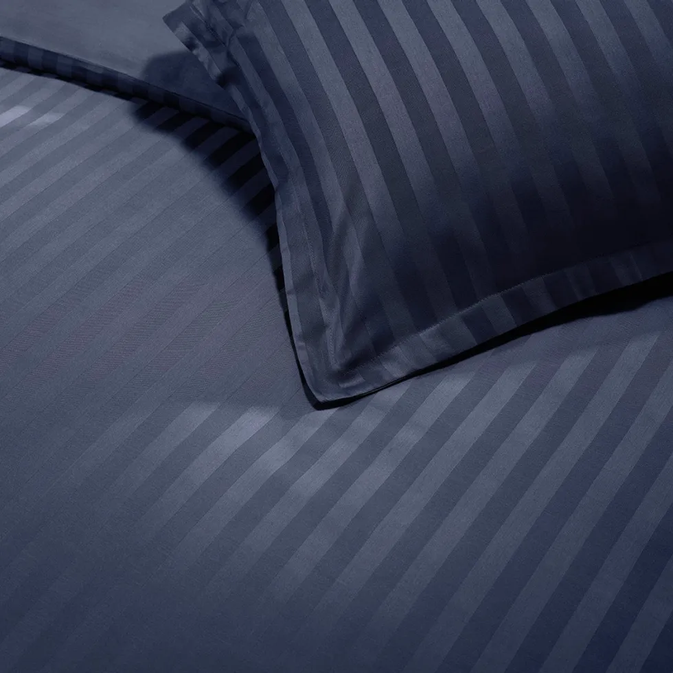 housse_de_couette__taies__3-126.webp Housse de couette + taie(s) satin de coton - Jacquard tissé - rayure bleu foncé*Ines by Ines de la Fressange Best