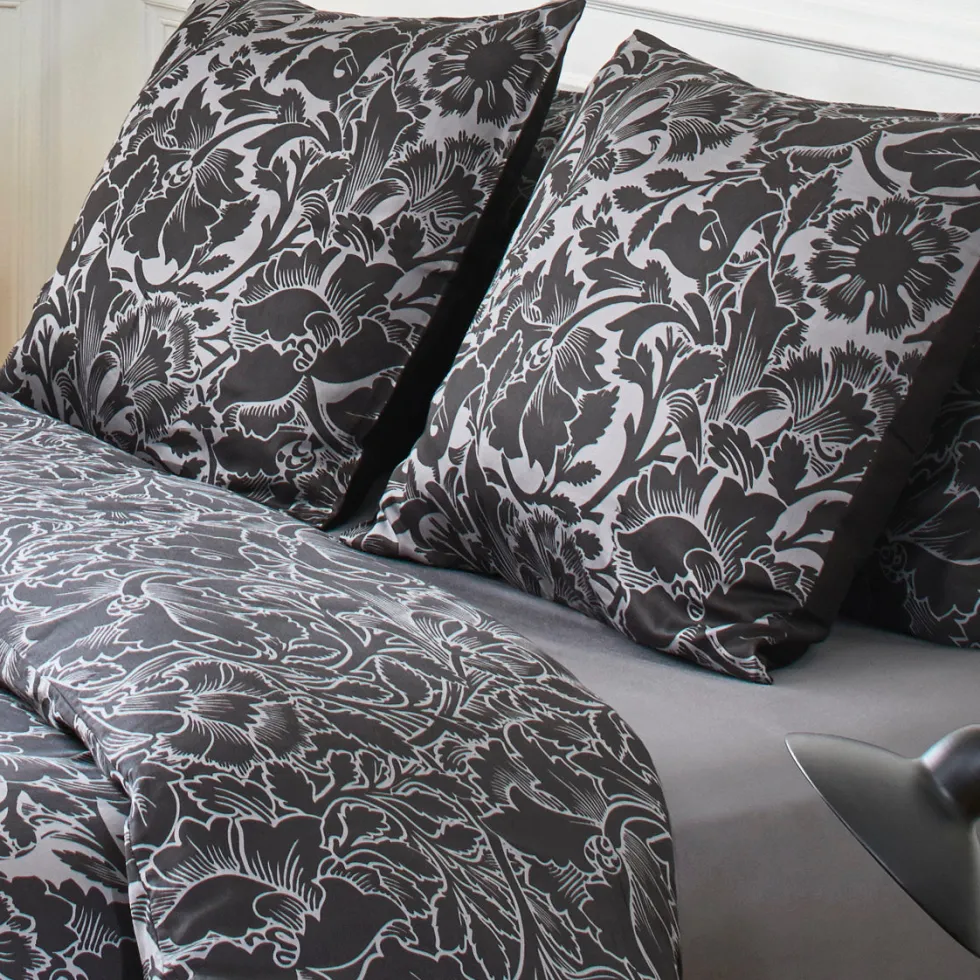 housse_de_couette__taies__3-159.webp Housse de couette + taie(s) d'oreiller en satin de coton - Arabesque Anthracite*CXLbyChristianLacroix Sale
