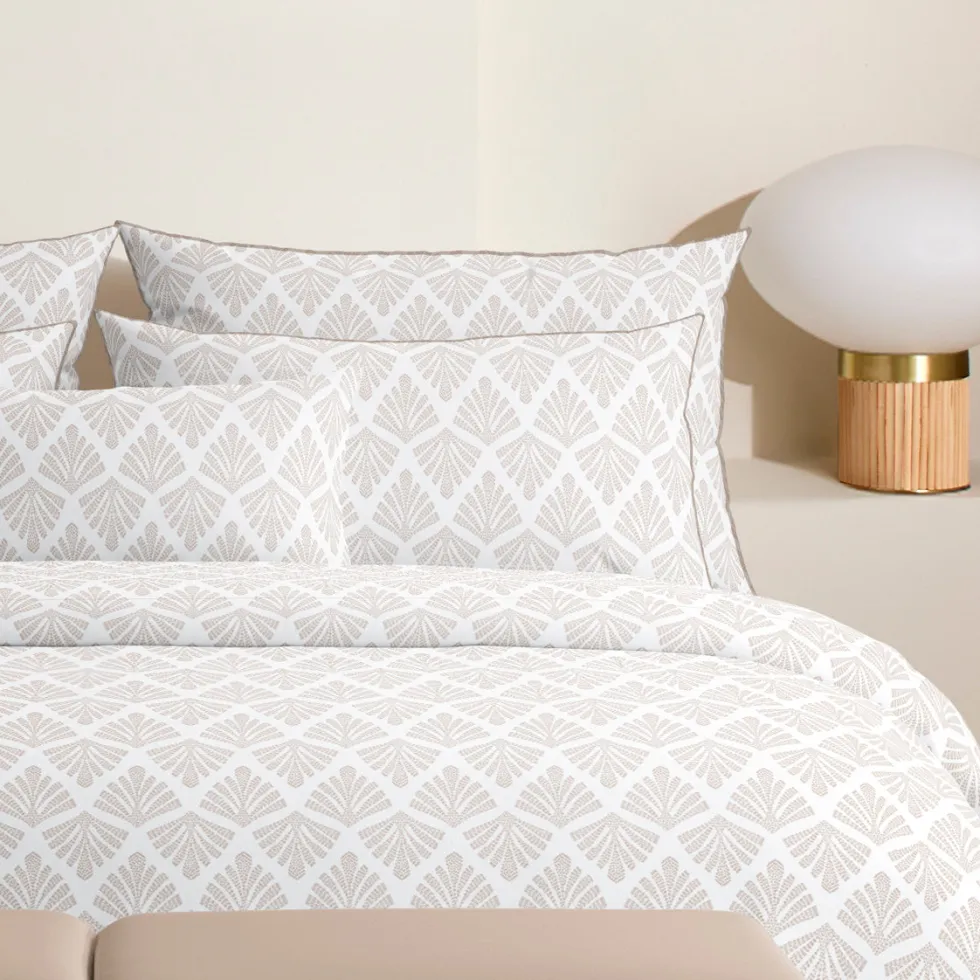housse_de_couette__taies__3-70.webp Housse de couette + taie(s) d'oreiller satin de coton - Harmonie végétale Blanc / Blanc*Ines by Ines de la Fressange Best