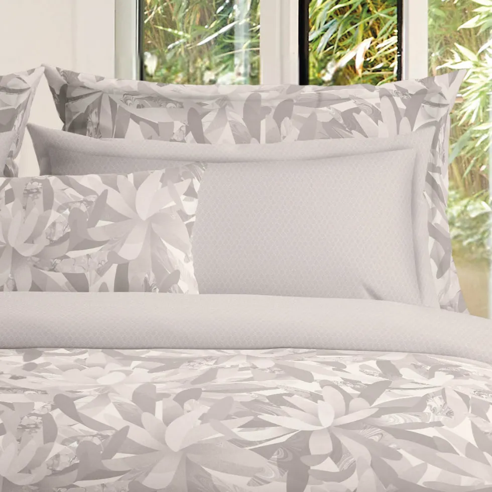 housse_de_couette__taies__3-89.webp Housse de couette + taie(s) d'oreiller satin de coton - Fleurs psychédéliques Beige*CXLbyChristianLacroix Clearance