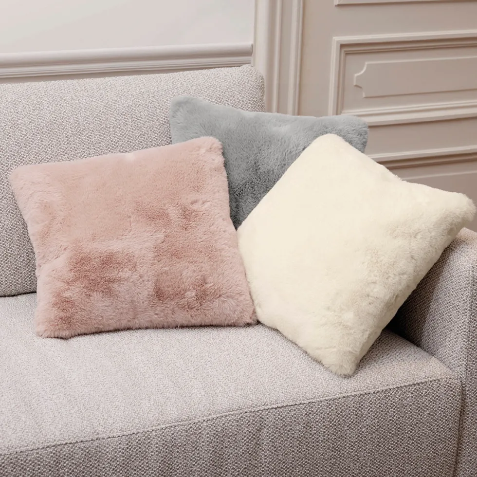 housse_de_coussin_imitati_2-5.webp Housse de coussin imitation fourrure Blanc - 40 x 40 cm*Maison Héritage New