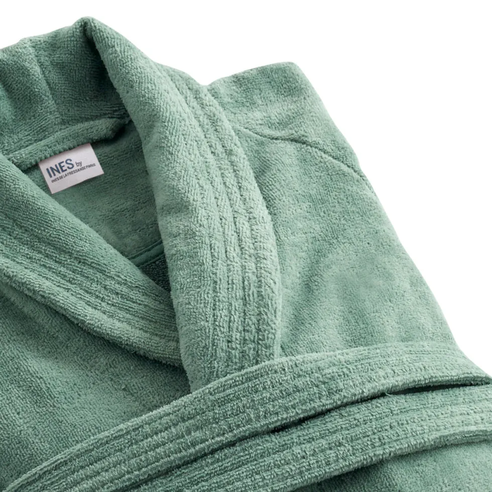 peignoir_avec_col_chle_en_2-6.webp Peignoir avec col châle en coton velours ultra doux et absorbant - Vert bouteille*Ines by Ines de la Fressange Online