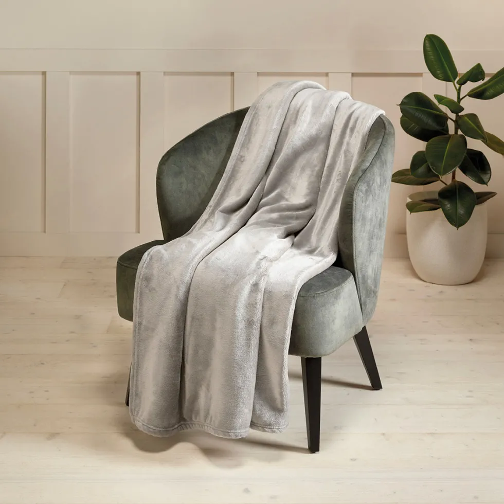 plaid_en_polaire__gris_cl_2.webp Plaid en polaire Gris clair - 180 x 220 cm*Maison Héritage Outlet