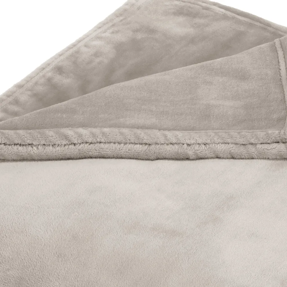 plaid_en_polaire__gris_cl_3.webp Plaid en polaire Gris clair - 180 x 220 cm*Maison Héritage Outlet