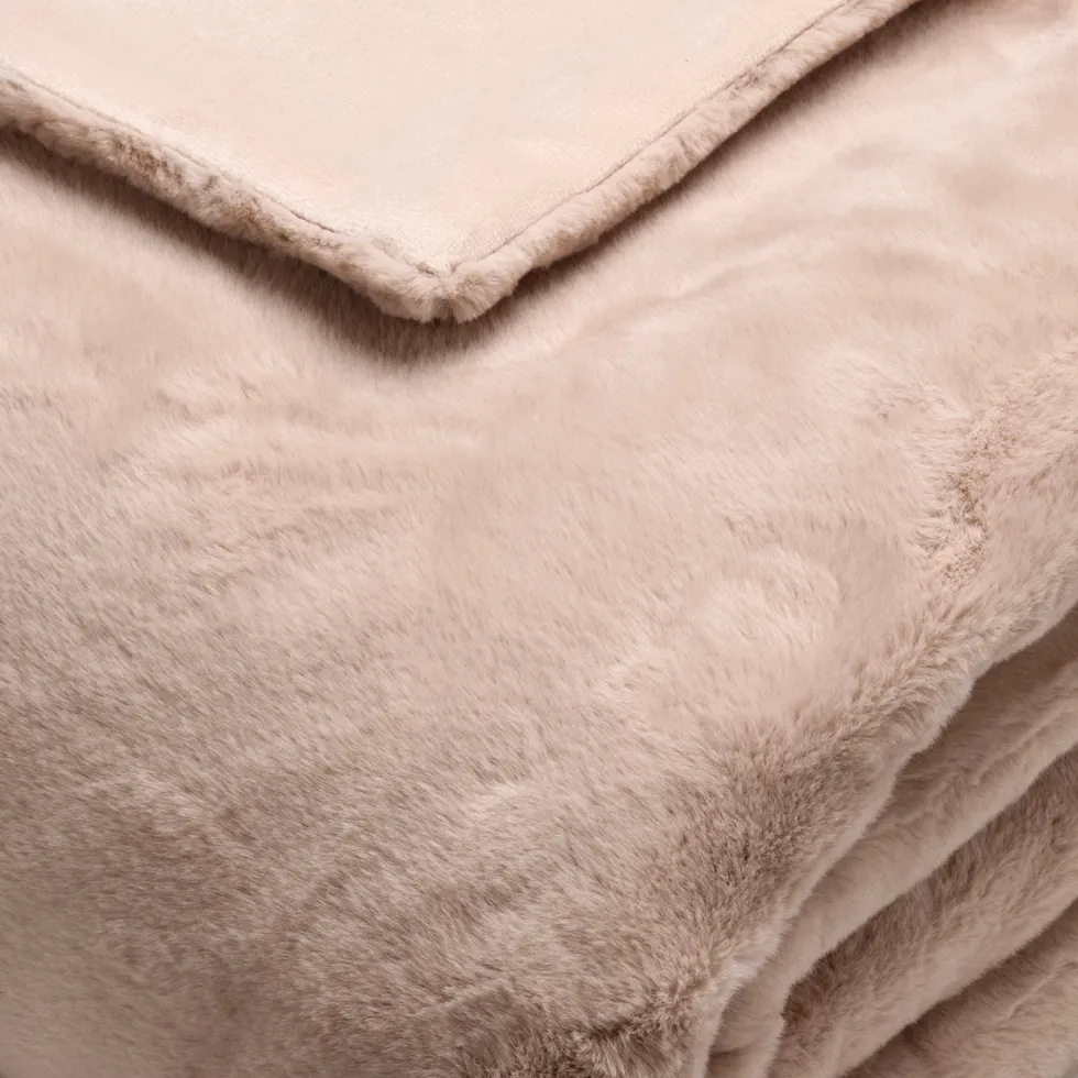 plaid_imitation_fourrure__1-11.webp Plaid imitation fourrure Beige - 130 x 180 cm*Maison Héritage Hot