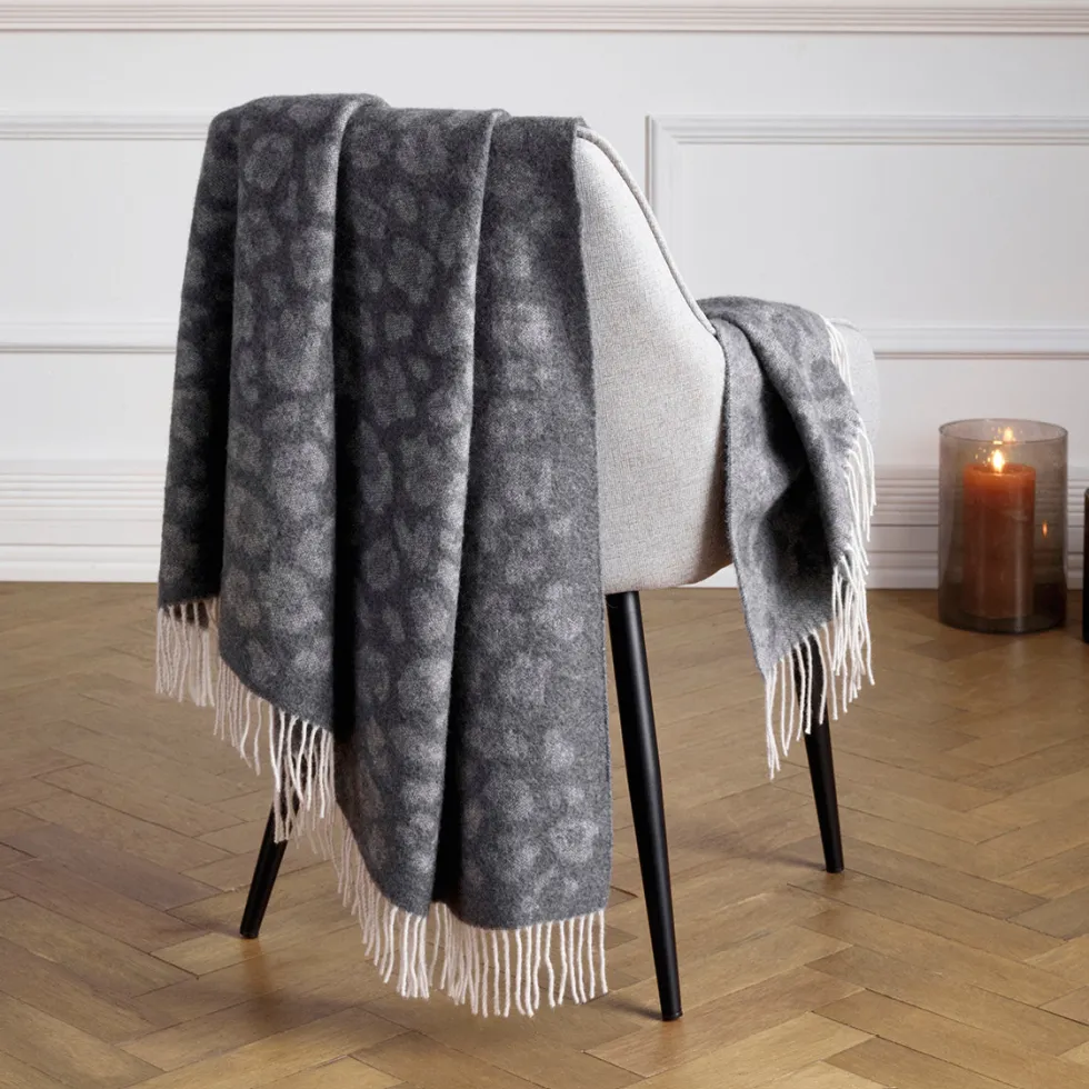 plaid_tiss__manuel_grey_2.webp Plaid tissé - Manuel Grey*Chevignon Clearance