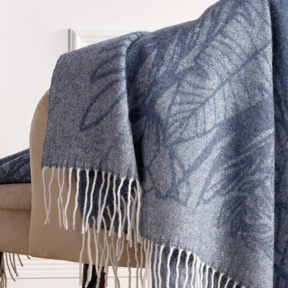 plaid_tiss__monstera_bleu_2.webp Plaid tissé - Monstera Bleu*Chevignon Discount