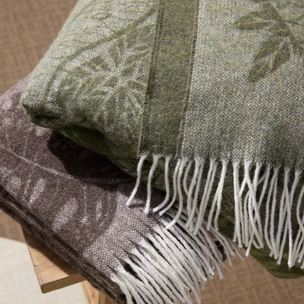 plaid_tiss_araari_vert____2.webp Plaid tissé Araçari Vert - 130 x 180 cm*Chevignon Outlet