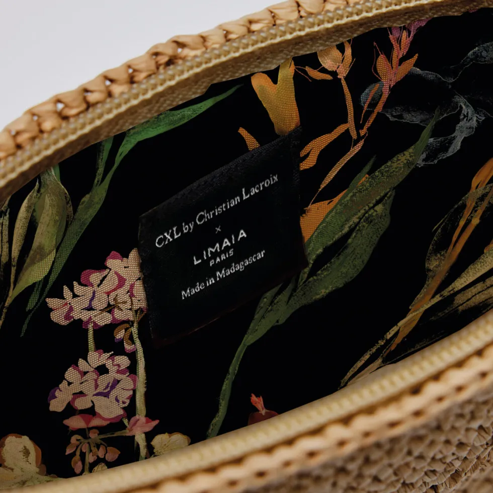 sac_bandoulire_victoire_e_2.webp Sac bandoulière Victoire en raphia confectionné à la main - naturel*CXLbyChristianLacroix Outlet