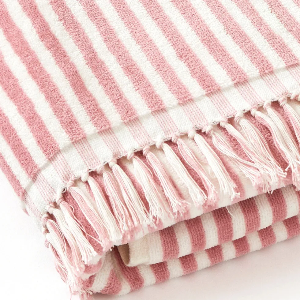 serviette_de_plage__rayur_1-6.webp Serviette de plage à rayures en 100% coton - ultra douce et absorbante - Cuba rose - 90 x 180 cm*Chevignon Discount