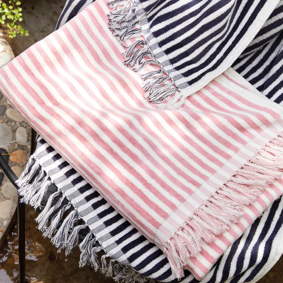 serviette_de_plage__rayur_2-4.webp Serviette de plage à rayures en 100% coton - ultra douce et absorbante - Cuba rose - 90 x 180 cm*Chevignon Discount