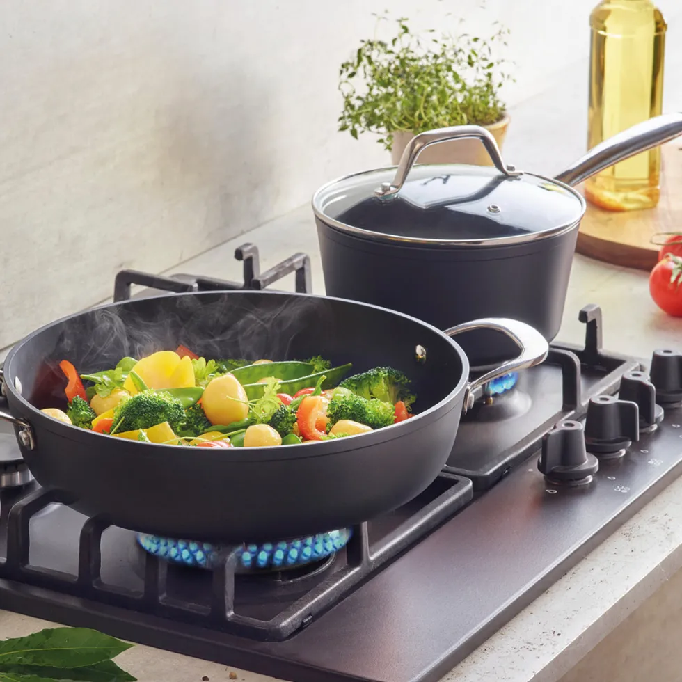 set_de__casseroles_alux_p_2.webp Set de 3 casseroles Alux Pro - en aluminium forgé et acier inoxydable - 16 + 18 + 20 cm - Noir*Sauter Discount