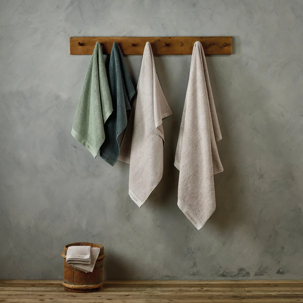 set_de__serviettes___drap_2-2.webp Set de 2 serviettes + 2 draps de bain - 50 x 100 cm + 70 x 140 cm*Chevignon Clearance