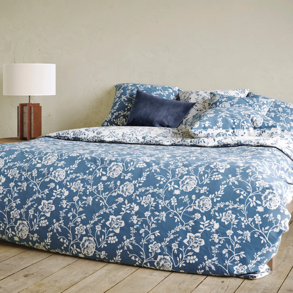 taie_doreiller_coton_perc_2.webp Taie d'oreiller coton percale fleurs - Bleu*Chevignon Fashion