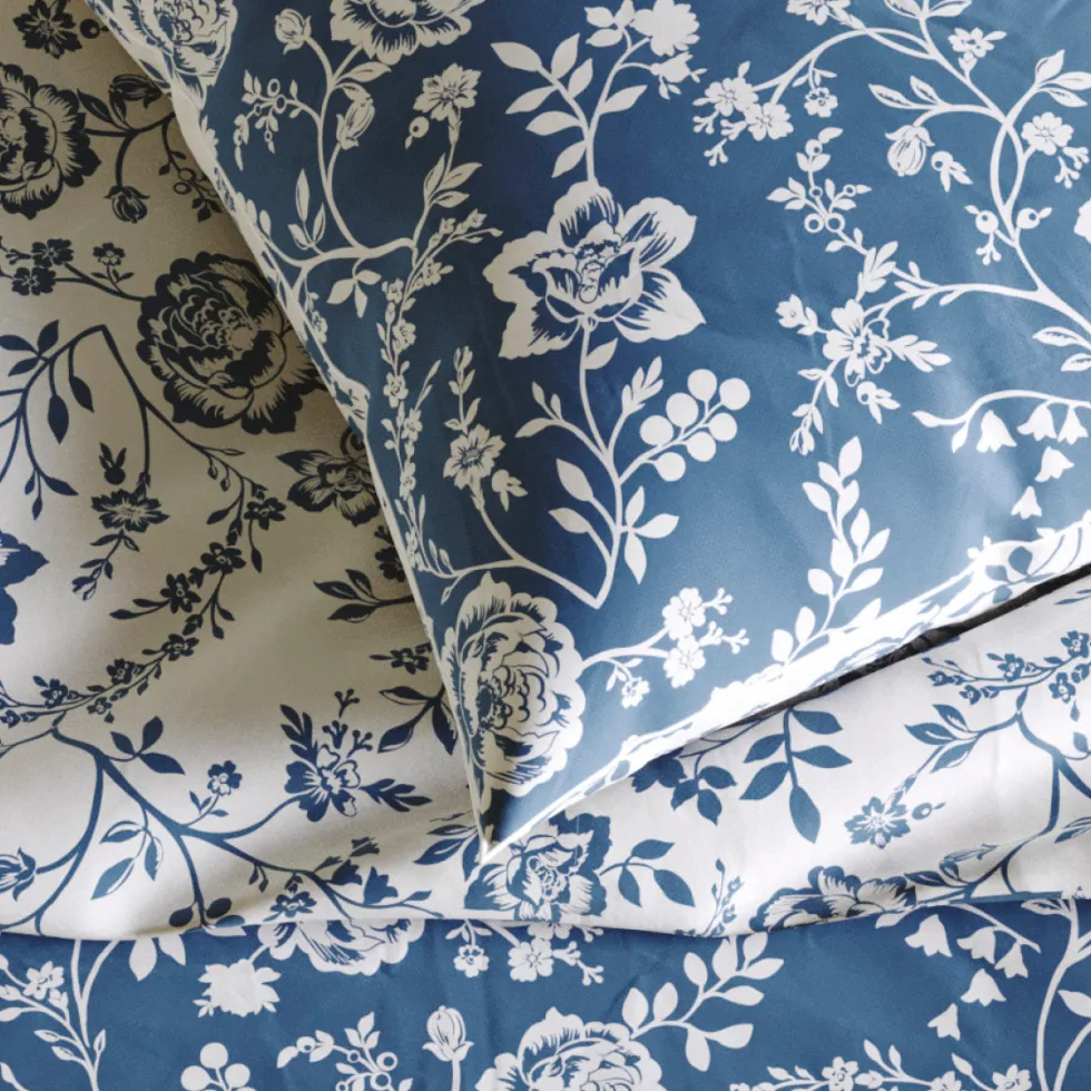 taie_doreiller_coton_perc_4.webp Taie d'oreiller coton percale fleurs - Bleu*Chevignon Fashion