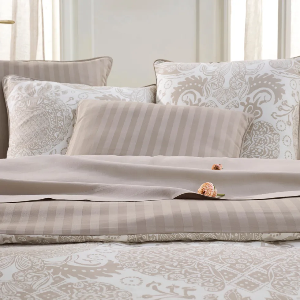 taies_doreiller_en_satin__2.webp Taie(s) d'oreiller en satin de coton - Arles Taupe*CXLbyChristianLacroix Hot