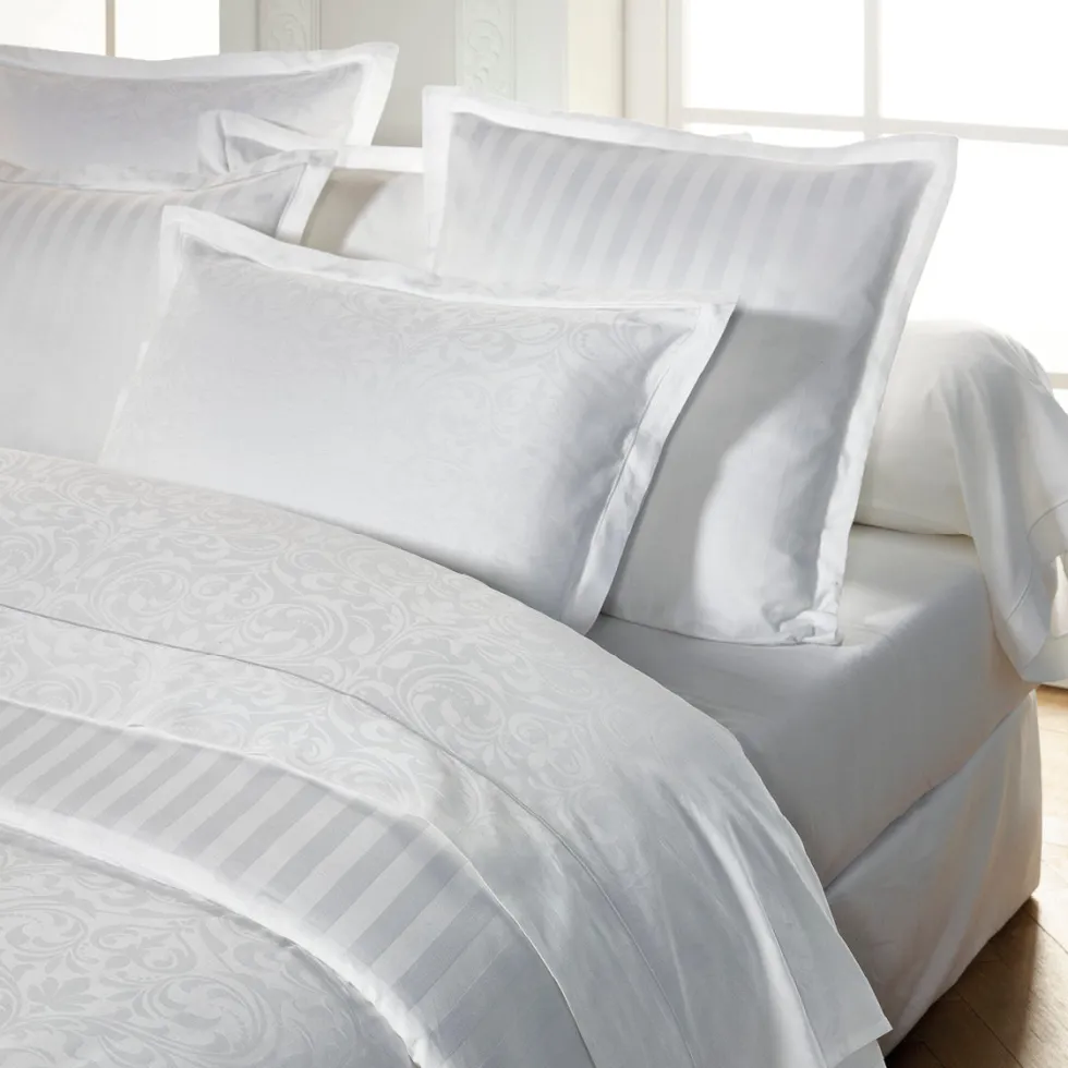 taies_doreiller_satin_de__2-117.webp Taie(s) d'oreiller satin de coton - Baroque blanc*Maison Héritage Discount