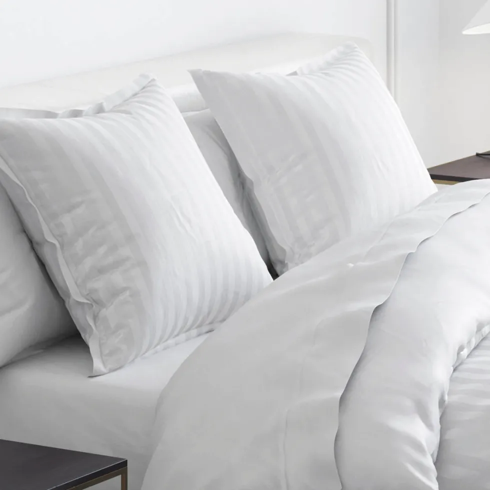 taies_doreiller_satin_de__2-164.webp Taie(s) d'oreiller satin de coton rayure tissé jacquard - Blanc*Cacharel Online