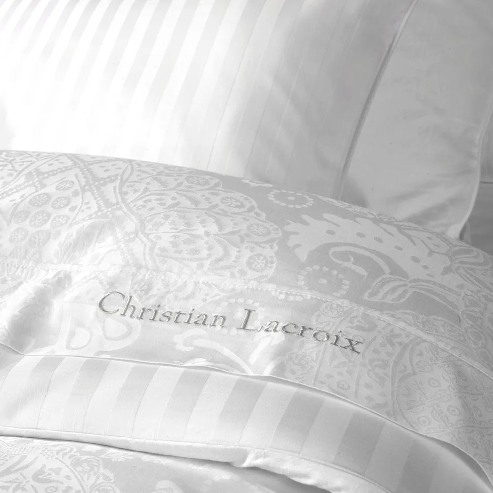 taies_doreiller_satin_de__4-110.webp Taie(s) d'oreiller satin de coton - Arles Blanc*CXLbyChristianLacroix Sale