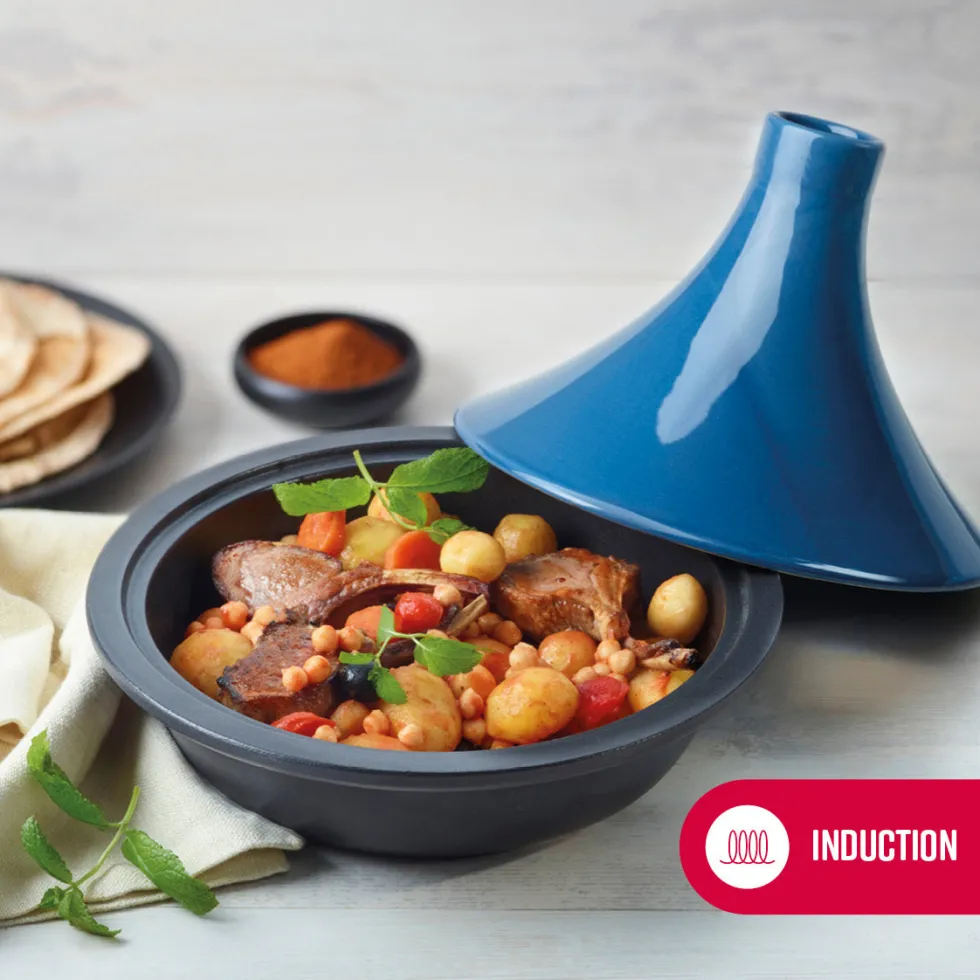 tajine_en_fonte_dacier_bl_2.webp Tajine en fonte d'acier bleu avec couvercle en céramique 29,7 cm*Brandt Discount