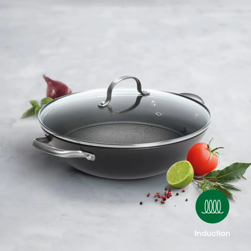 wok_en_fonte_structure_ni_2.webp Wok en fonte structure nid d'abeille 30 cm en noir*Sauter Sale